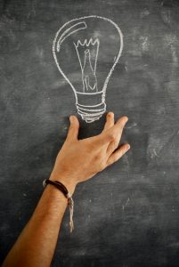 idea-lampadina-lavagna